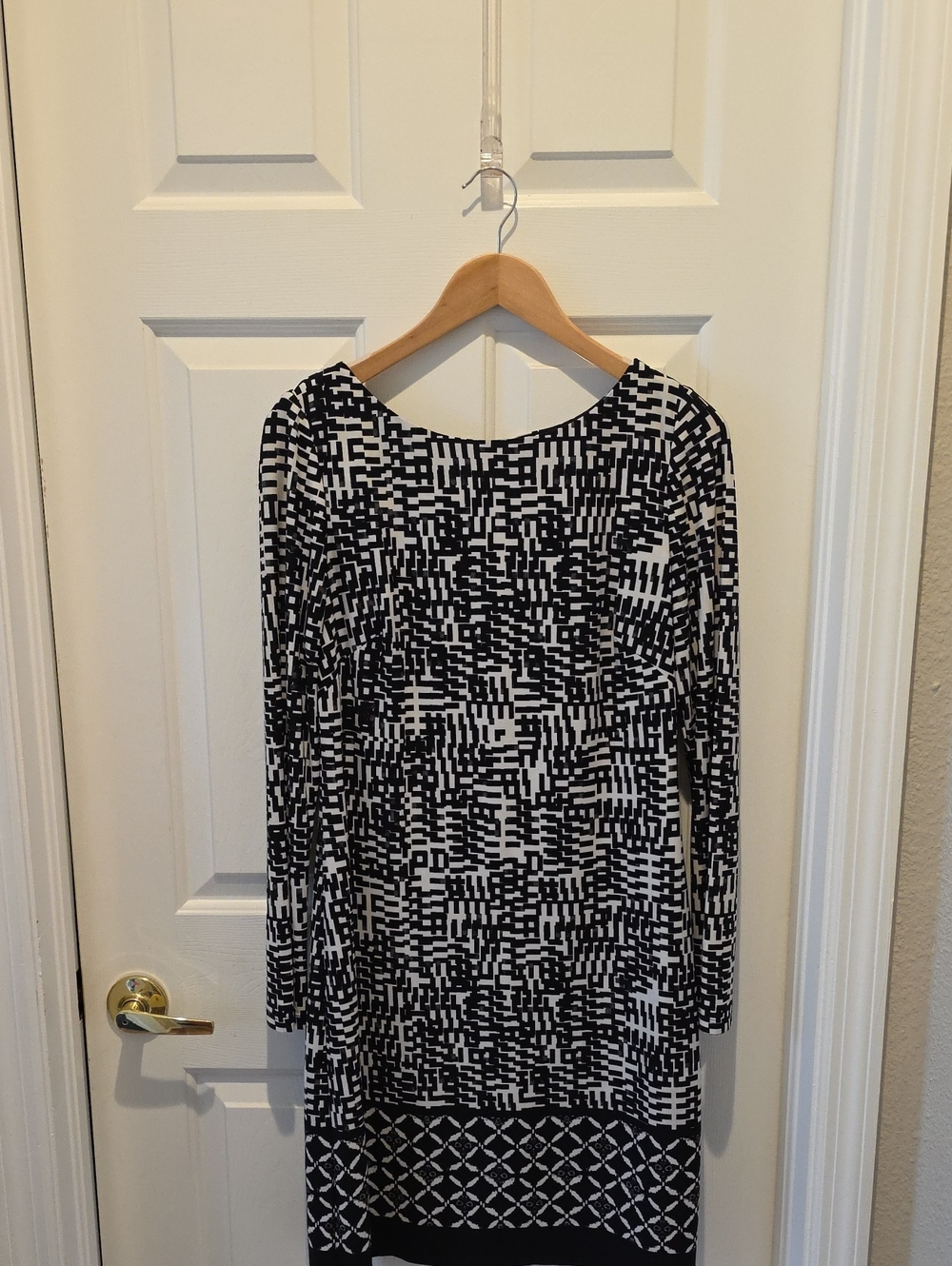 Jones New York Black and White Geometric Long Sleeve Dress